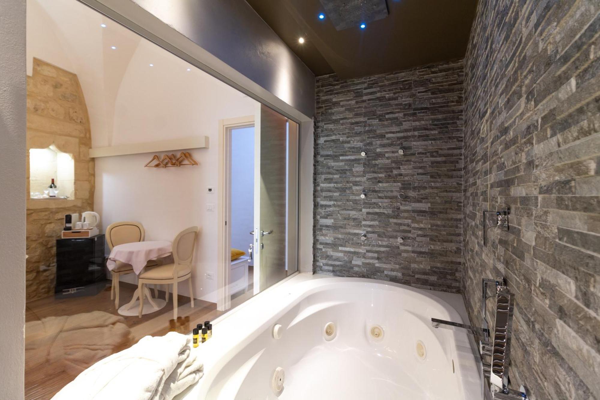 Le Nicchie Luxury Rooms Лечче Екстер'єр фото
